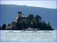 Calendrier à imprimer de quatre mois, format paysage, incrusté sur la partie inférieure d'une photo